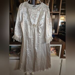 Etienne Vintage Elegant Nightgown Small